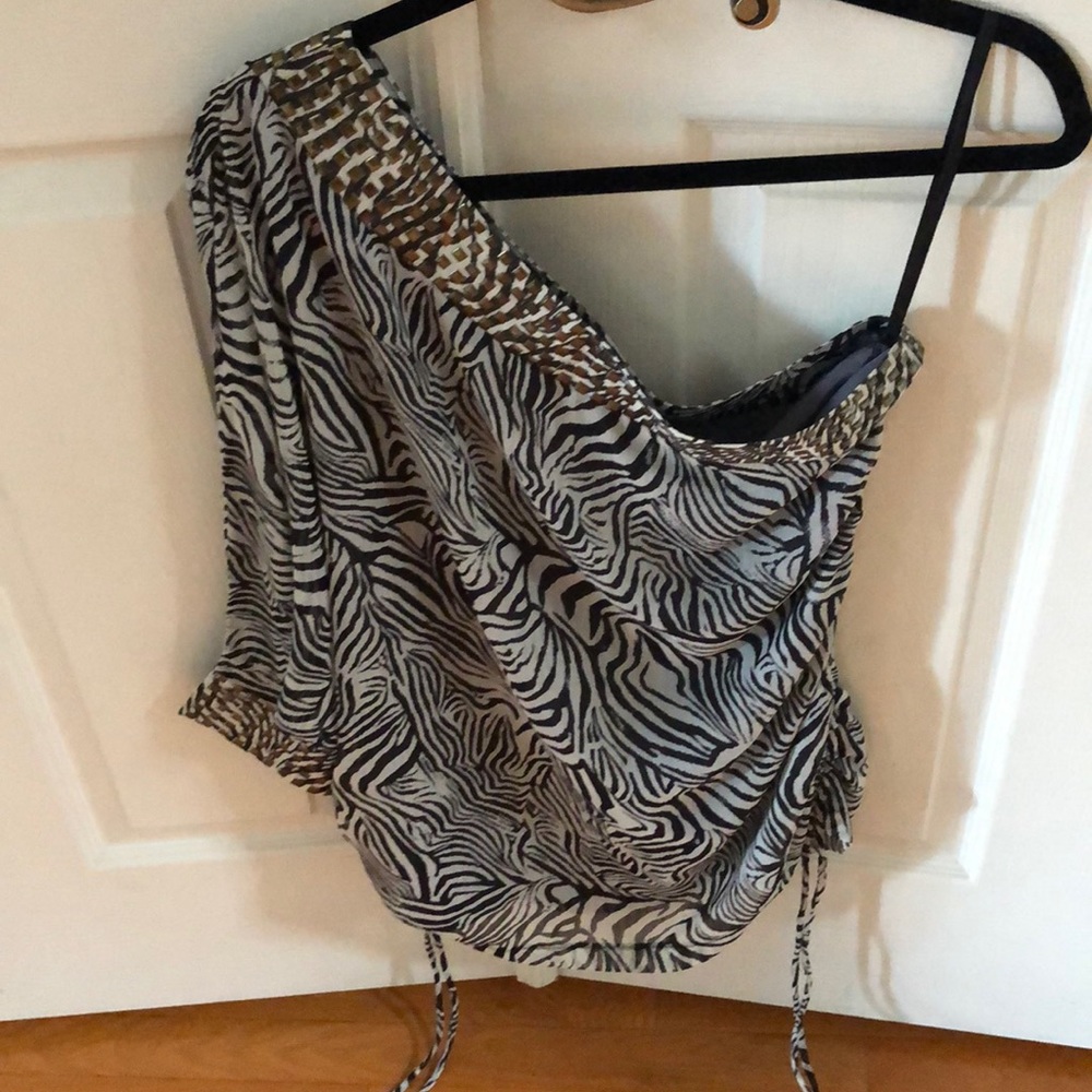EUC. Loyla one shoulder top.